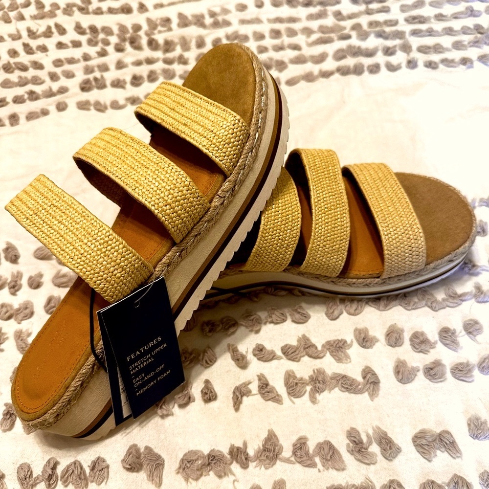 Universal Thread sandals